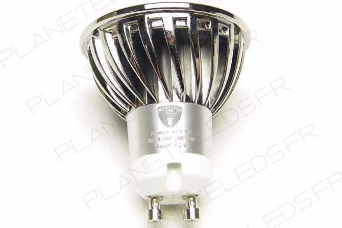 http://www.planeteleds.fr/images/lamp/gu1020lsmd5050wwg.jpg