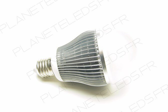 Ampoule LED E27 FIRST Lumière du jour 12W 700Lm
